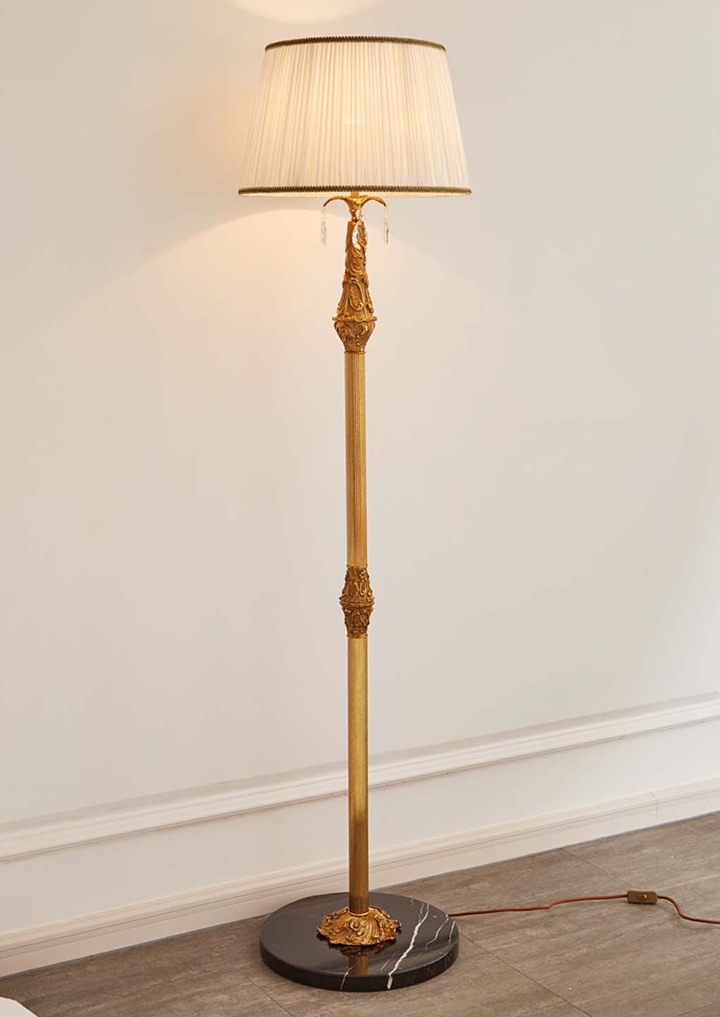 Classic Elegant Vintage Pleated Fabric Shade Brass Floor Lamp